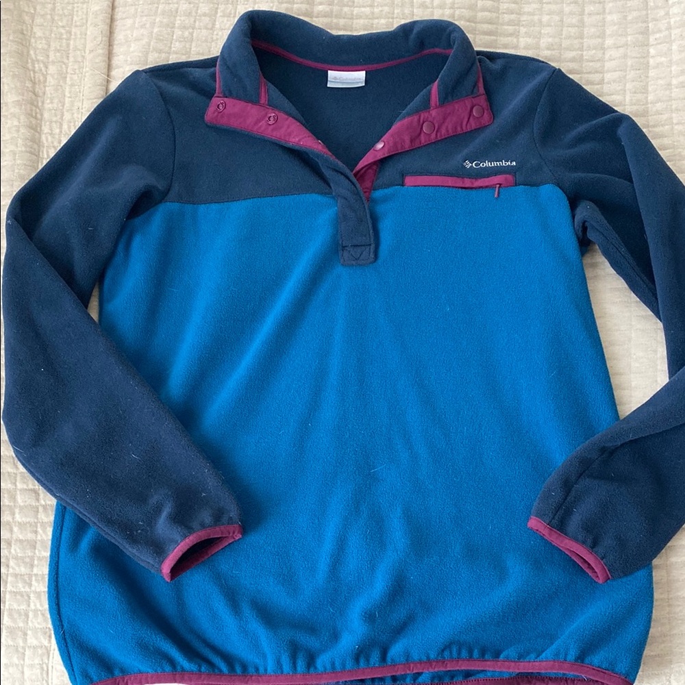 Columbia blue & navy pullover fleece